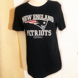 Patriots Football Navy Blue w/Logo  Tee-Shirt NWOT